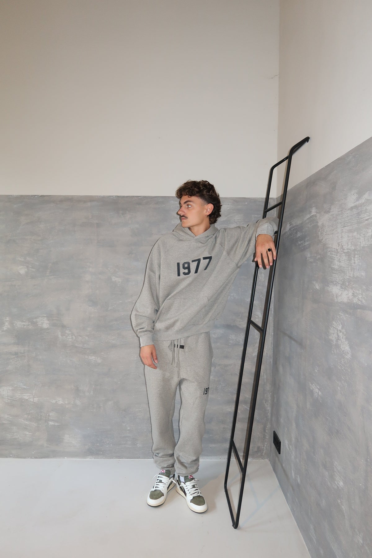 Essentials 1977 Dark Oatmeal Full Set